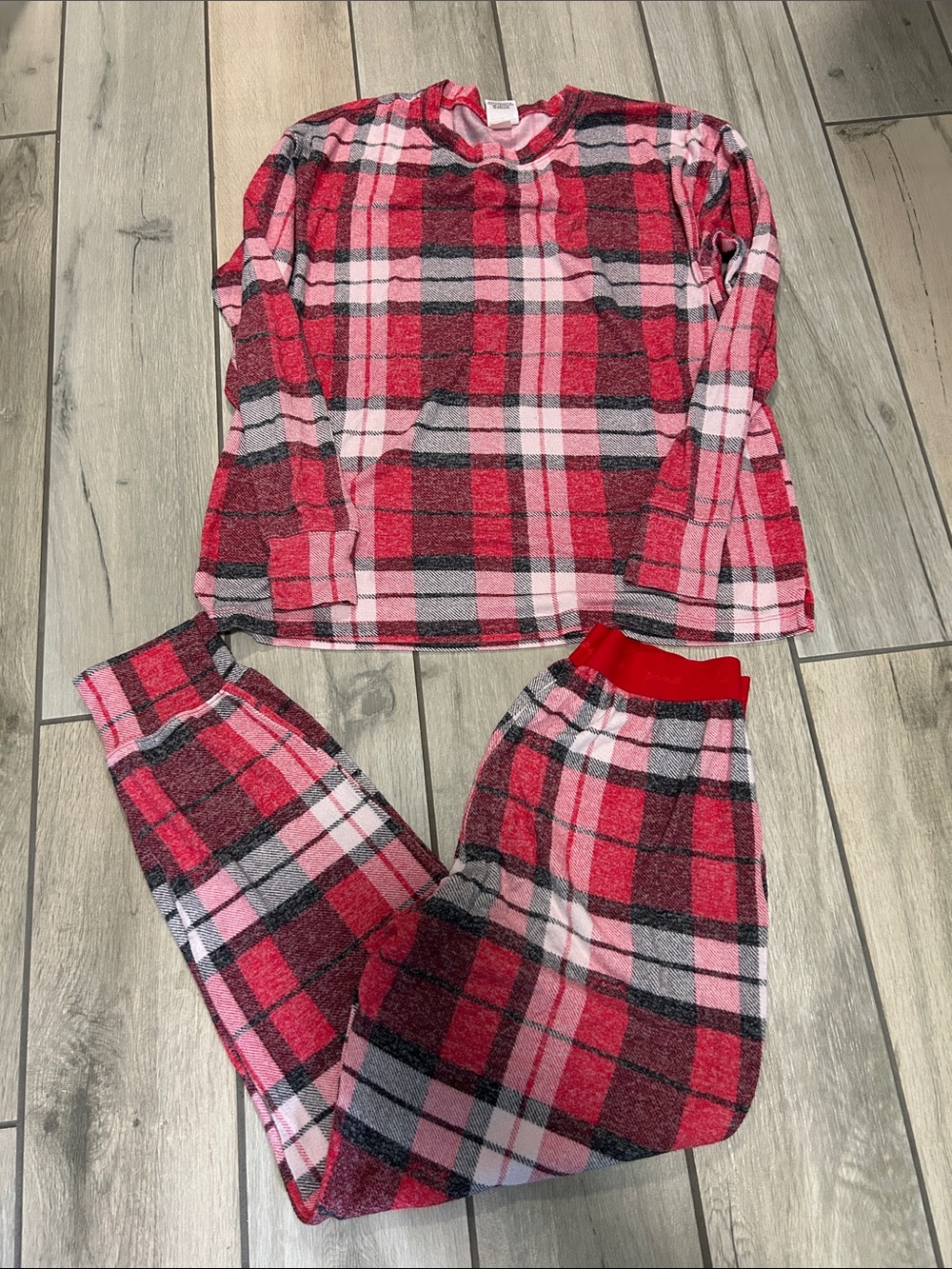 PINK Victoria's Secret Red and Pink Plaid Fleece Pajama Set